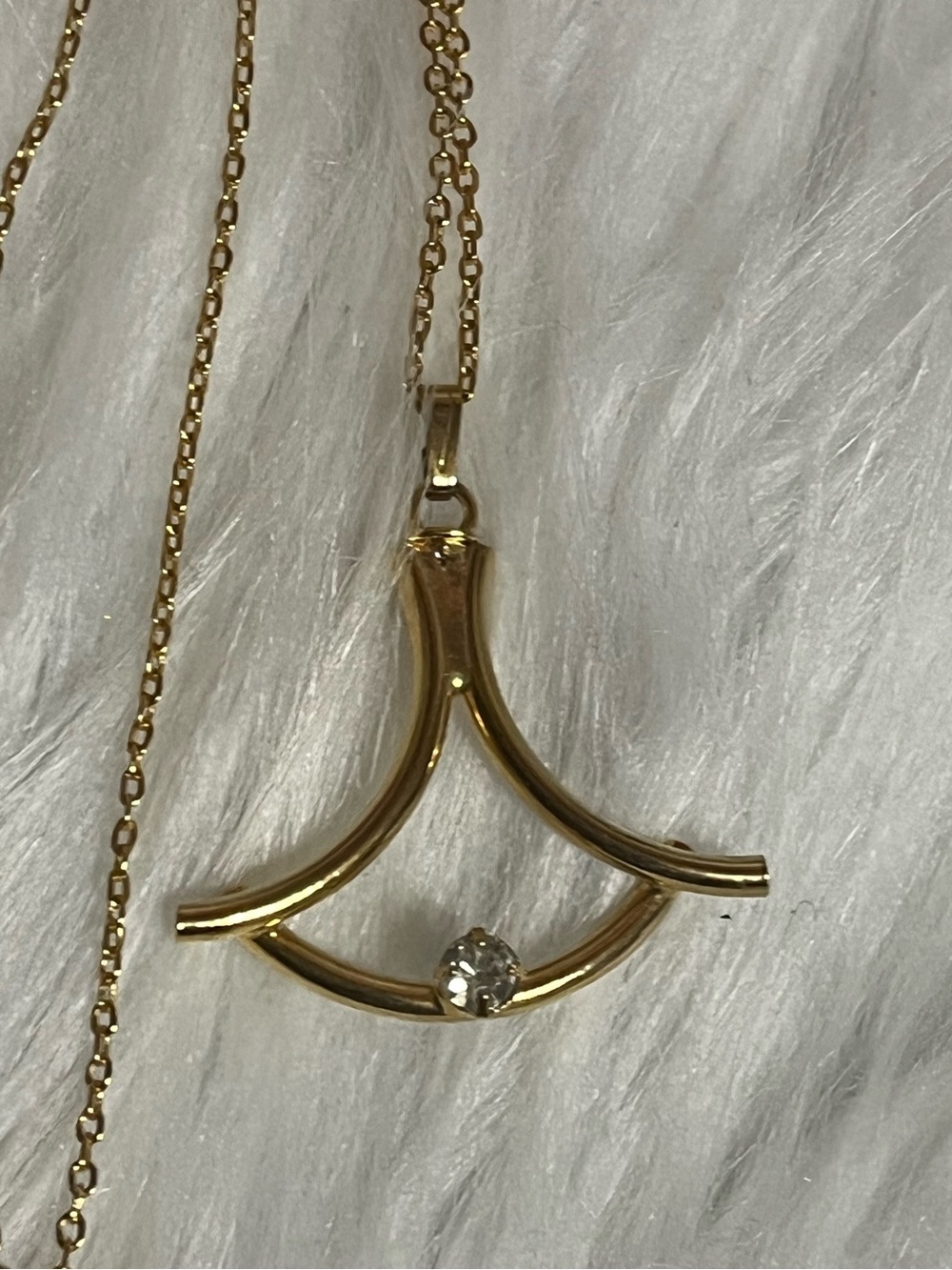 Wishbone Curved Necklace